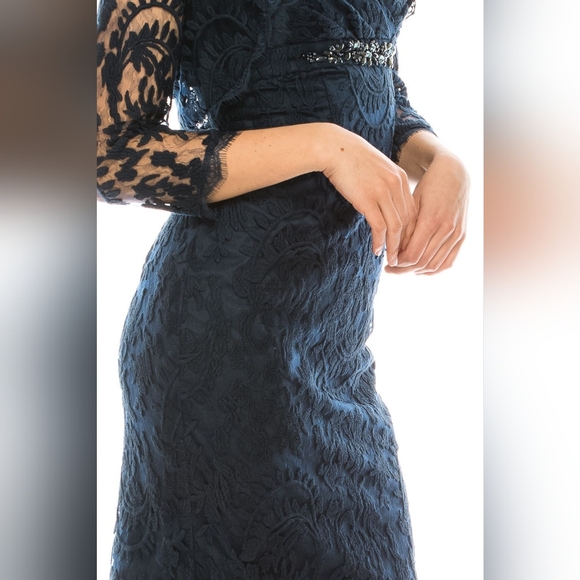 ADRIANNA PAPELL DAY SURPLICE NECK SLEEVELESS EMBELLISHED EMPIRE WAIST DRESS - Picture 5 of 5